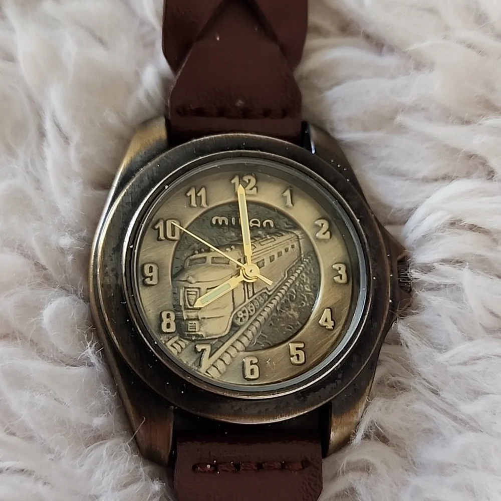 Vintage MILAN Repoussé Streamliner Train Railroad Watch - Picture 2 of 5